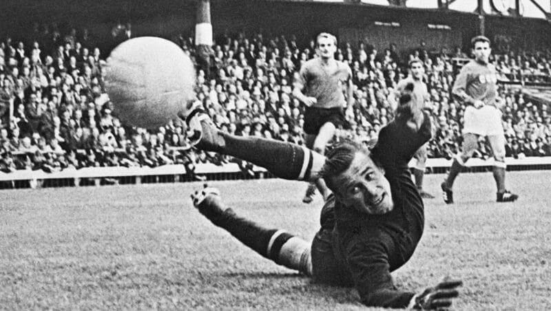 Lev Yashin được công nhận là thủ môn vĩ đại nhất lịch sử bóng đá.