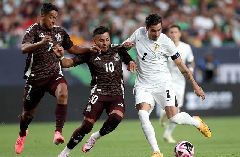 Mexico vừa thua đậm Uruguay