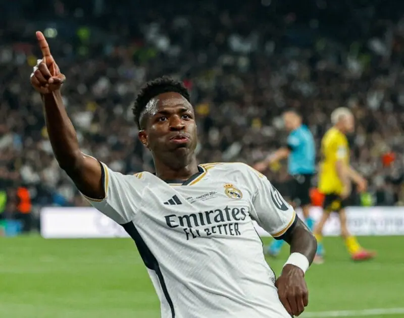 Vinicius: 'Tôi muốn cống hiến trọn đời cho Real Madrid'